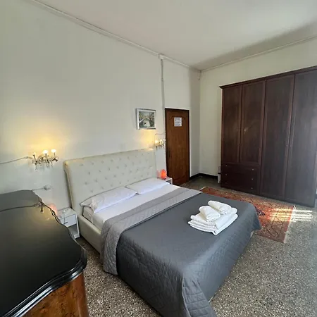 בית הארחה Rosa *