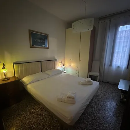 בית הארחה Rosa *